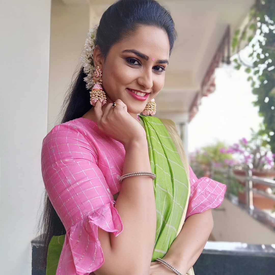 Zee Telugu Tv Anchor Kasi Annapurna In Green Saree Blouse